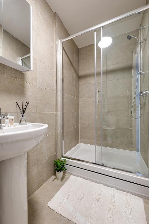 Top Floor Apartment With Private Balcony In Stockport Centre By Hass Haus Exterior foto