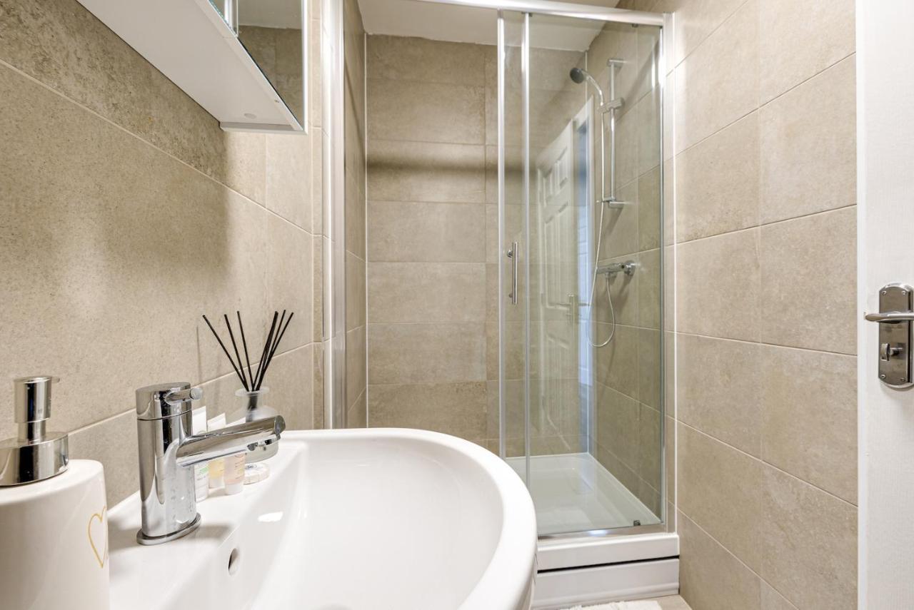 Top Floor Apartment With Private Balcony In Stockport Centre By Hass Haus Exterior foto