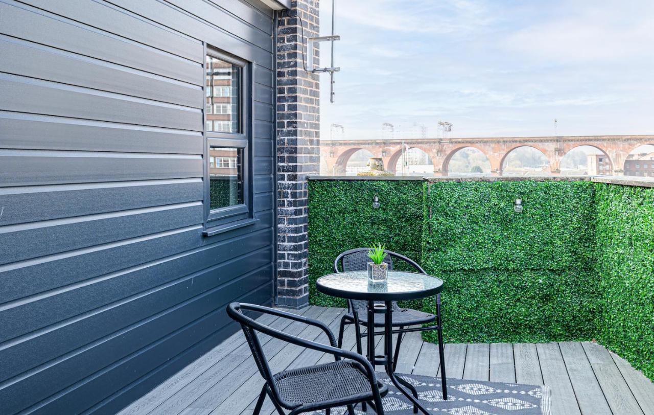 Top Floor Apartment With Private Balcony In Stockport Centre By Hass Haus Exterior foto